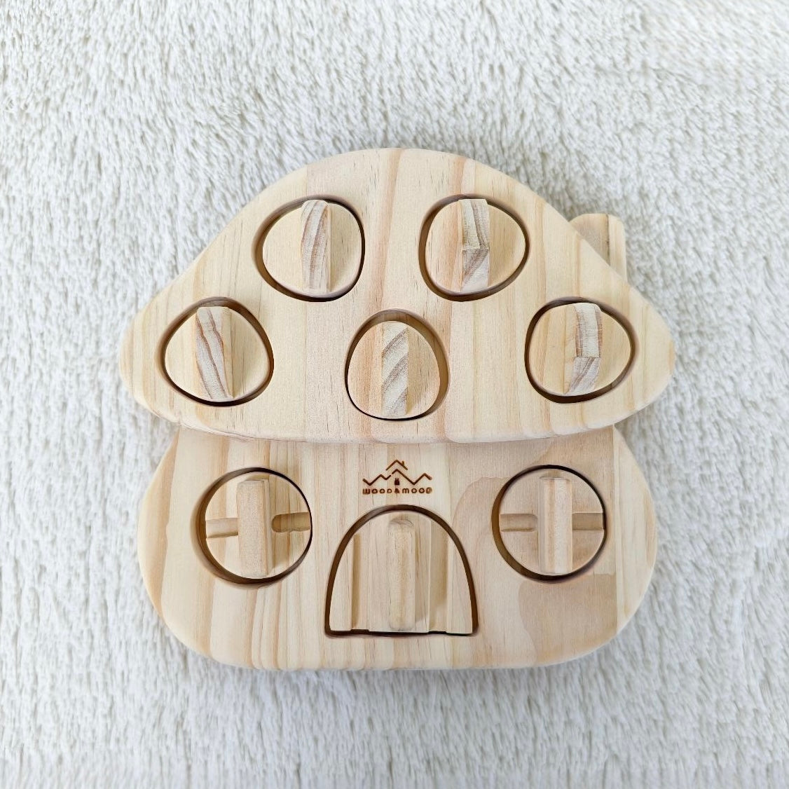Wood & Mood: Interactive Treats Puzzle Feeder
